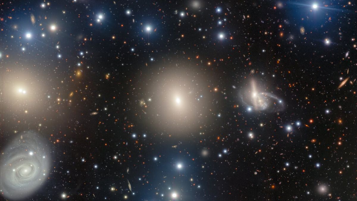 Big, bustling Perseus galaxy cluster dazzles in new telescope image